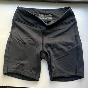 NEW Outdoor voices warmup 5” short black, Small